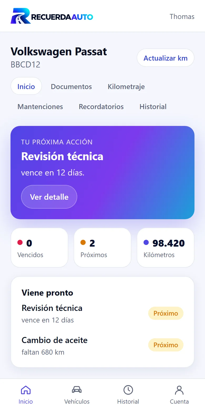 App RECUERDAAUTO: tu próxima acción es la revisión técnica, que vence en 12 días; cambio de aceite, faltan 680 km.